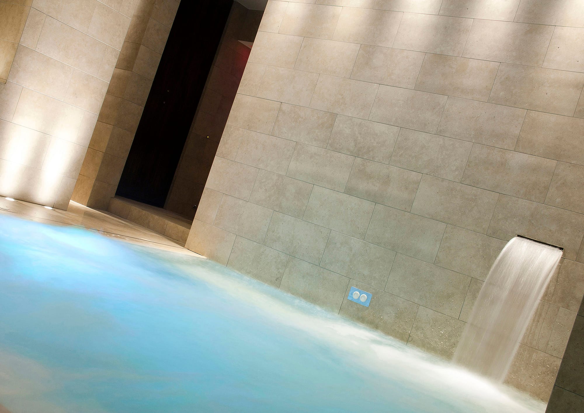 Queen Mary Hotel & Spa, piscina interna con cascata